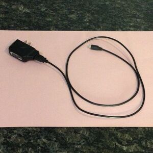 LG Travel Adapter (+ USB cable)